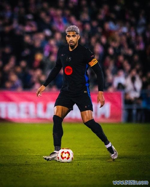 阿劳霍现身巴萨总部即将完成续约，新合约至2031年到期