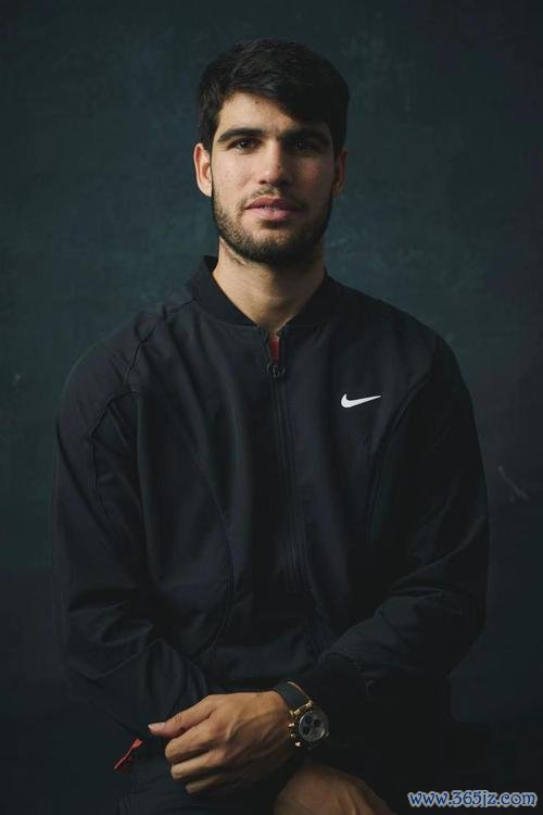 阿尔卡拉斯中网夺冠写真 展现中华传统文化之美